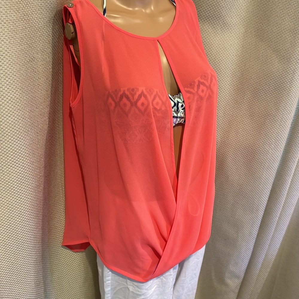 23 inches length 27 to 31 peach coloured blouse, no sleeves, open front and back